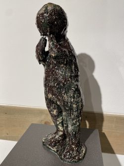 „Apsivalymas“ 2026 m., h -45 cm., šamotas, glazūra / 550 Eur.